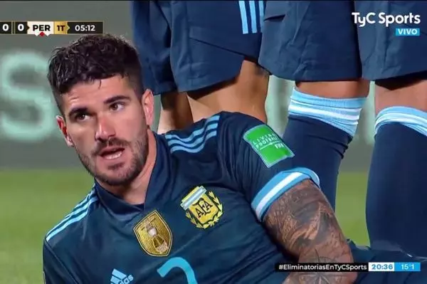  عکس؛ خوابیدن بازیکن آرژانتین پشت دیوار دفاعی به سبک مسی