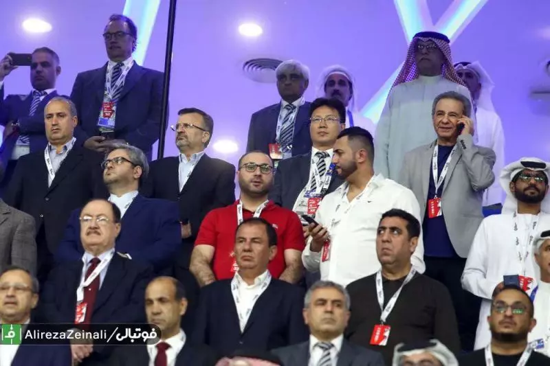 خواننده سلطان قلبها تماشاگر ویژه بازی ایران و عراق بود. او کنار رئیس فدراسیون فوتبال این بازی را از نزدیک دید