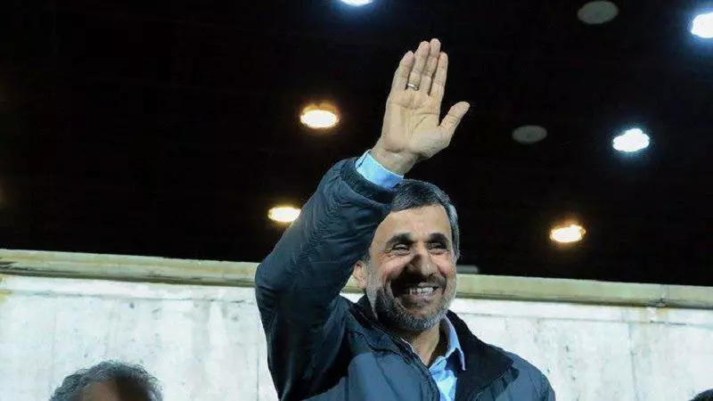 گفت و گوی فوتبالی محمود احمدی نژاد از پیراهن امضا شده مارادونا تا فاصله گرفتن علی کریمی