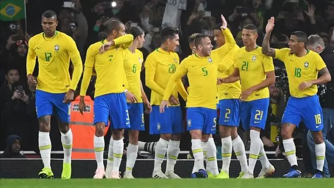 دفاع بازیکنان برزیل از نیمار: نیمار چه کاپیتان باشد و چه نه، یکی از بهترینهاست
