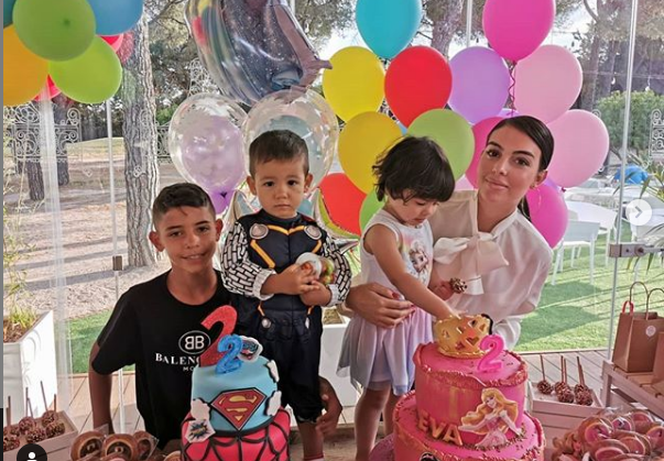 جشن تولد دو سالگی دوقلوهای کریس رونالدو در غیاب پدرشان