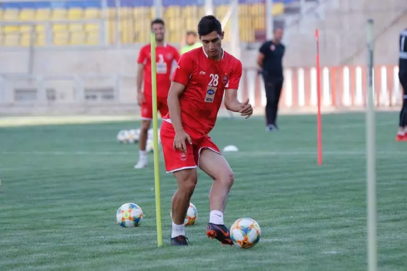 محمد نادری: باشگاه با من تماسی نگرفته اما شرایط را درک می کنم
