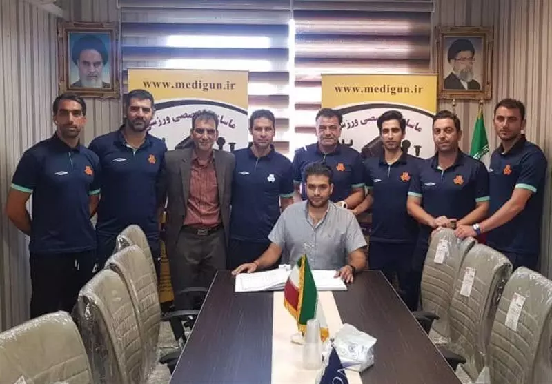 اعضای کادر فنی تیم فوتبال سایپا با حضور در هیئت فوتبال استان تهران قرارداد خود را به ثبت کردند