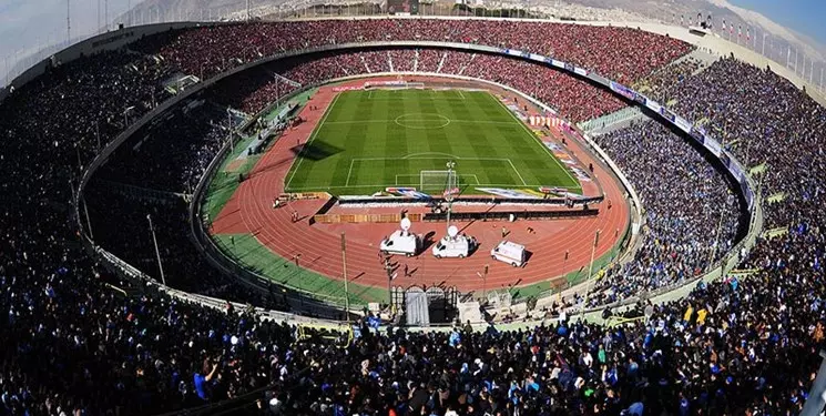 گوینده ورزشگاه آزادی: هواداران فوتبال، خودشان را برای حضور بانوان آماده کنند