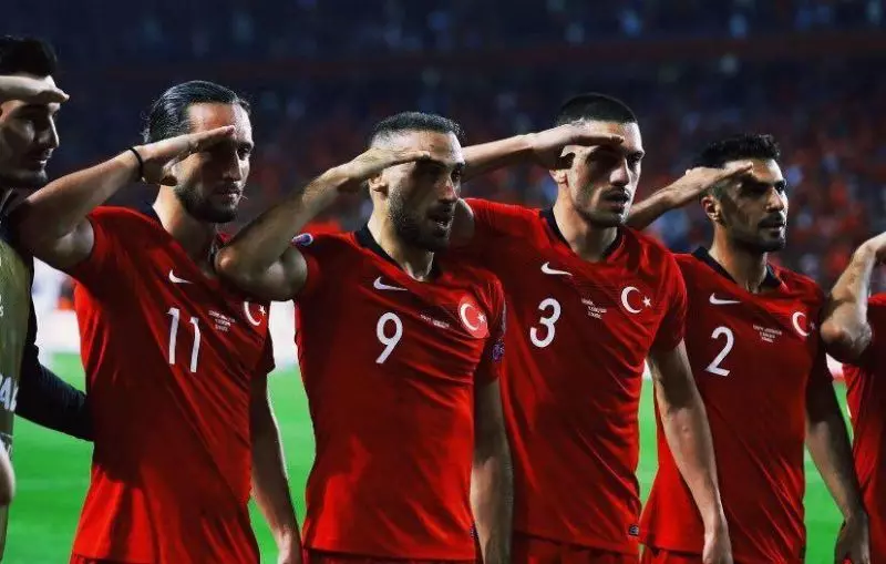 چهره زشت سیاست در فوتبال؛ تیم ترکیه از حمله به شمال سوریه حمایت کرد!