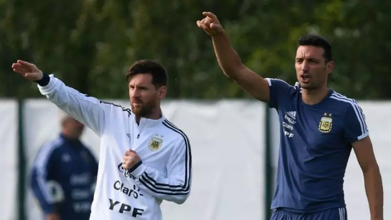 اسکالونی: مسی ماه دیگر به تیم ملی آرژانتین برمی‌گردد