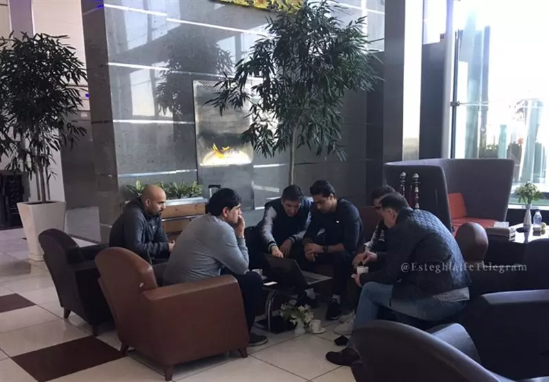ناراحتی بازیکنان استقلال و جلسه کادر فنی در فرودگاه امام خمینی (ره)