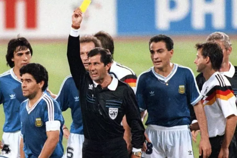 داور فینال جام جهانی 1990: مارادونا قبل از شروع بازی باید اخراج می‌شد