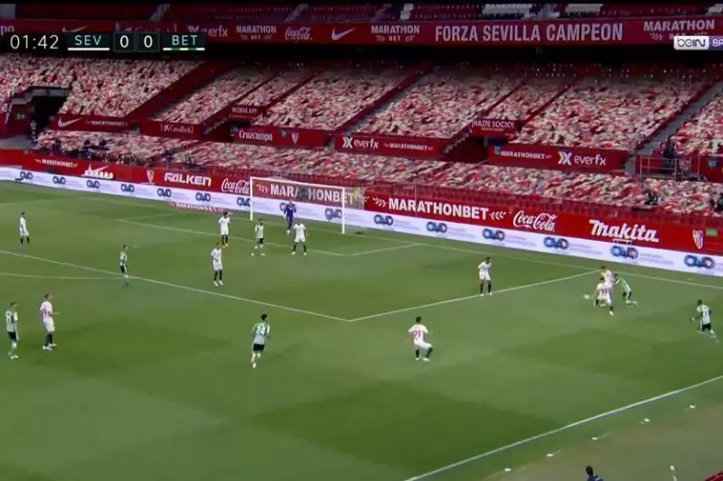 تمسخر تلویزیون اسپانیا بابت استفاده از تماشاگر مجازی در بازی سویا - بتیس