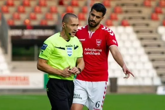 عزت اللهی: وضعیتم در تیم و لیگ دانمارک خوب است
