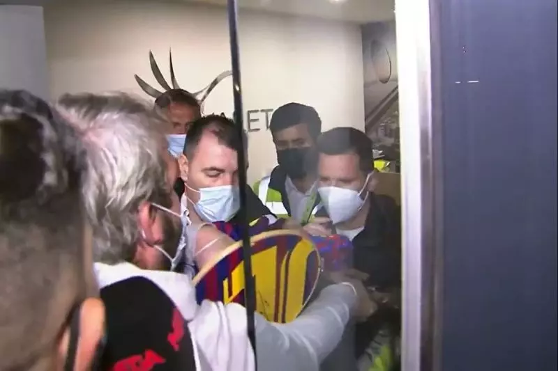 عکس؛ چهره اخموی مسی در بازگشت به بارسلونا
