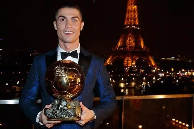 تشکر ویژه رونالدو از فرانس فوتبال با یاد کردن از آخرین توپ طلایش