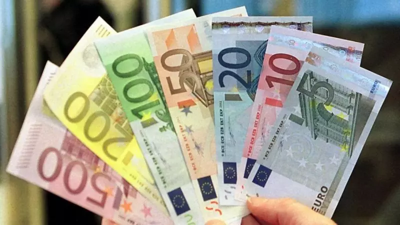 نکته/ وقتی شستا یوروی 15 هزار تومانی به فدراسیون فوتبال قرض داد و یوروی 45 هزار تومانی گیرش آمد!