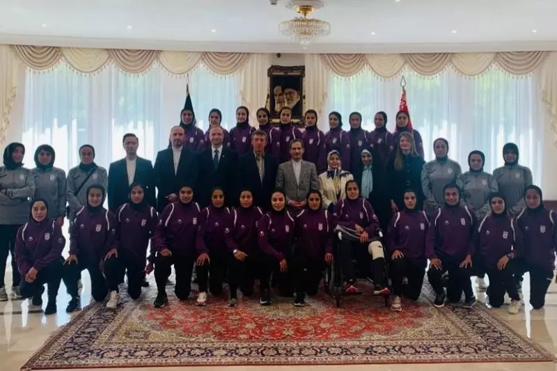 حضور تیم ملی فوتبال بانوان در سفارت ایران در بلاروس