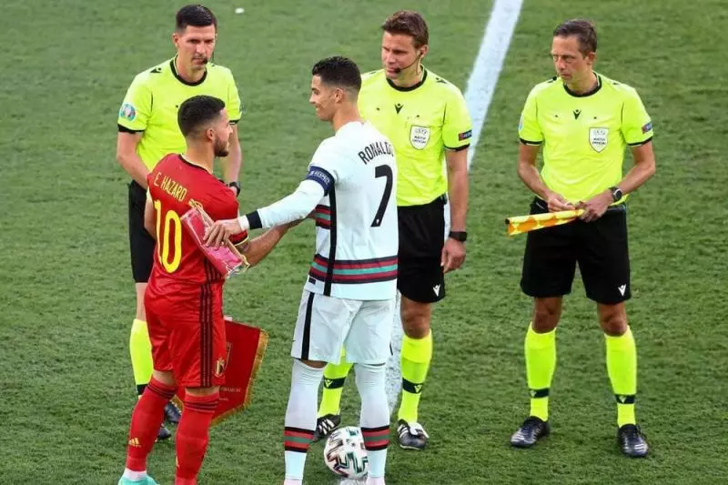 عکس؛ خوش و بش رونالدو و هازارد در ابتدای بازی پرتغال - بلژیک