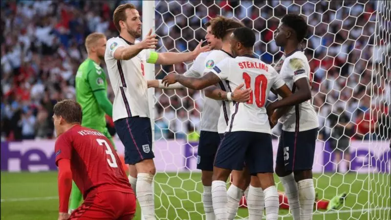 انگلیس 2-1 دانمارک؛ صعود با مشکوک ترین پنالتی تاریخ یورو/ تقابل سه‌شیرها با آتزوری در فینال