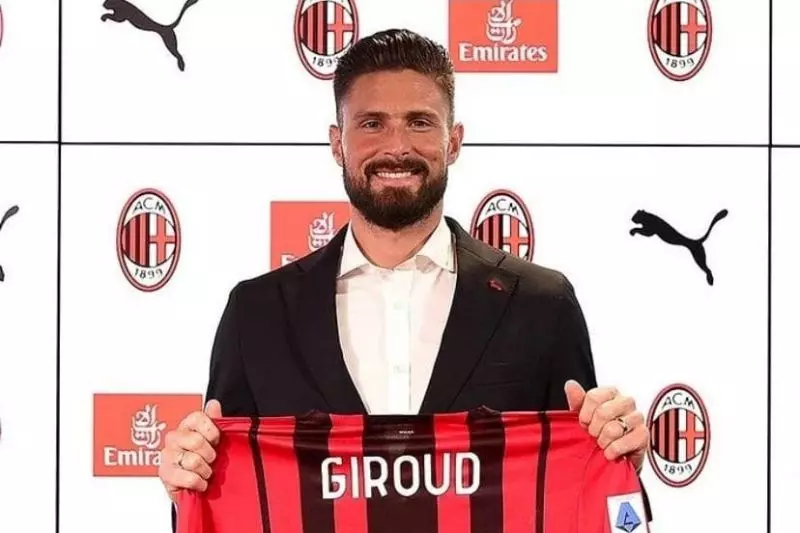 با اعلام رسمی باشگاه میلان، اولیویه ژیرو به این تیم ایتالیایی پیوست