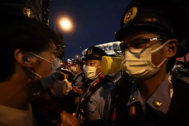 تجمع اعتراضی به برگزاری المپیک توکیو/ پلیس، راه معترضان را بست