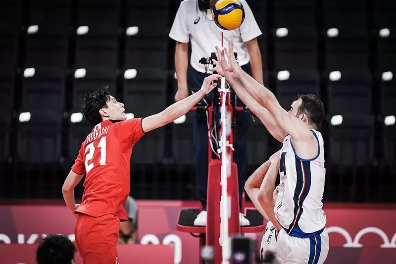 المپیک ۲۰۲۰ توکیو| شکست تیم ملی والیبال ژاپن مقابل ایتالیا/ آتزوری،‌ بیخ گوش ایران