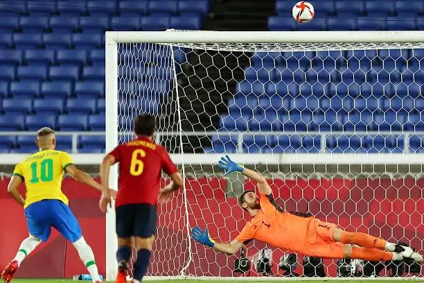 عکس؛ جبران اشتباه فاحش دروازه‌بان اسپانیا توسط ستاره تیم المپیک برزیل