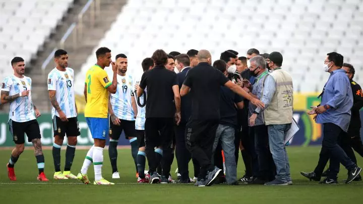 بیانیه فیفا در مورد اتفاقات بازی برزیل و آرژانتین؛ مقصر فعلا مشخص نیست