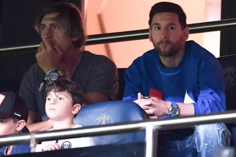 عکس؛ حضور مسی و پسرانش در پارک ده پرنس برای تماشای بازی پی‌اس‌جی