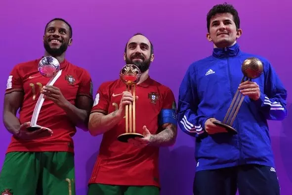توپ طلای جام جهانی فوتسال در دستان کاپیتان پرتغال