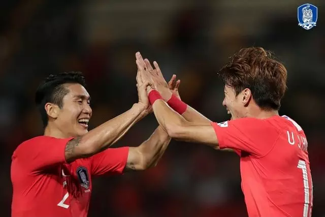 بازگشت هواداران کره‌ای به ورزشگاه‌ها در دیدار با امارات