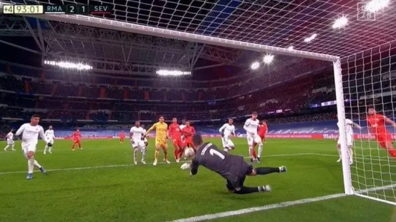عکس؛ سوپر واکنش کورتوا در دقیقه 94 که مانع از توقف رئال مادرید شد
