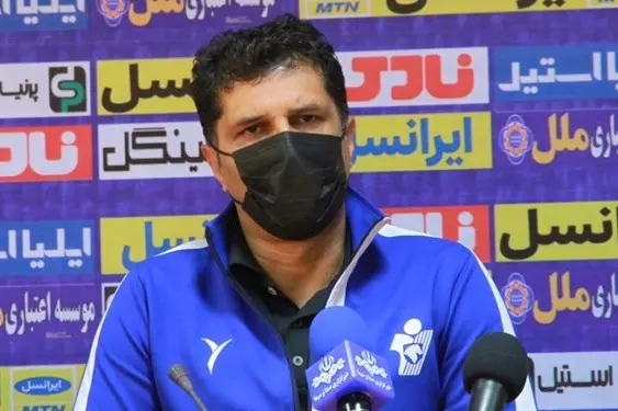 حسینی: امیدوارم برنده بازی با استقلال باشیم/ اگر تیمی می خواهد برنده شود با زور بازو ببرد نه فشار روی داور