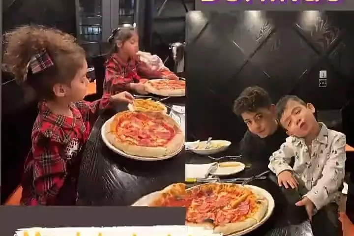 عکس؛ شب دل‌انگیز نامزد و بچه‌های رونالدو با خوردن پیتزا