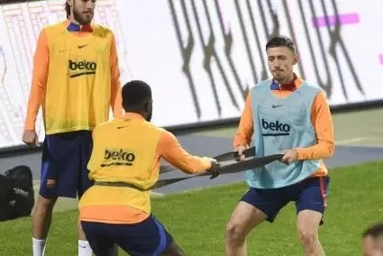 با جذب دو مدافع جدید، سه مدافع فعلی خواهان خروج از بارسلونا خواهند بود