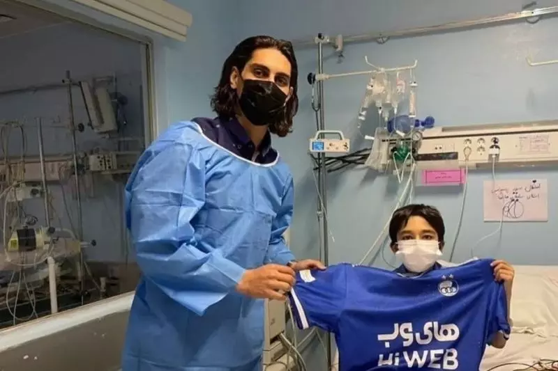 اقدام ارزشمند مدافع سابق استقلال در بیمارستان؛ کودک هوادار به آرزویش رسید