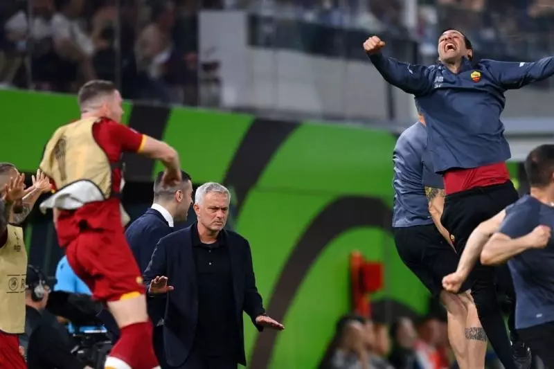 وایرال شدن واکنش مورینیو پس از گل رم در فینال لیگ کنفرانس اروپا