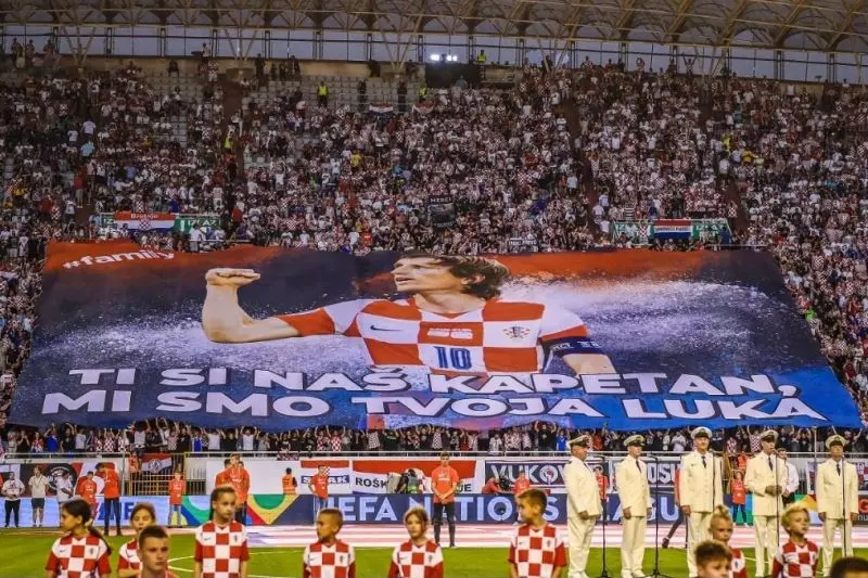 بنر ویژه‌ای که هواداران کرواسی برای ستاره رئال مادرید آماده کرده بودند(عکس)