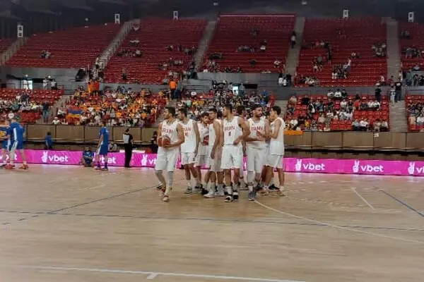 پیروزی تیم بسکتبال ایران نوین مقابل نماینده آمریکا در تورنمنت ارمنستان