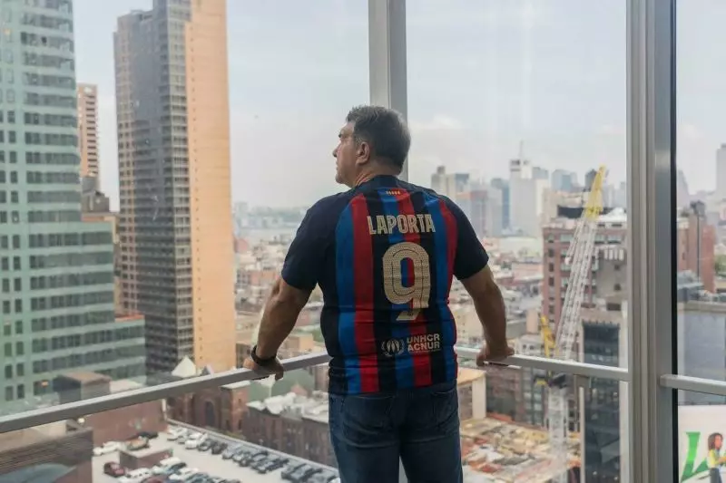 عکس؛ خوان لاپورتا با پیراهن شماره 9 بارسلونا
