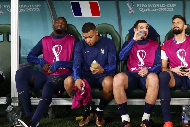 عکس؛ نیمکت‌نشینی ستاره‌های فرانسوی در شب باخت مقابل تونس