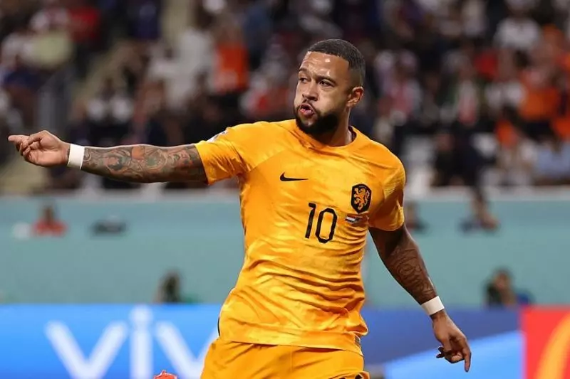 مورینیو به دنبال خرید مهاجم هلندی بارسلونا پس از جام جهانی