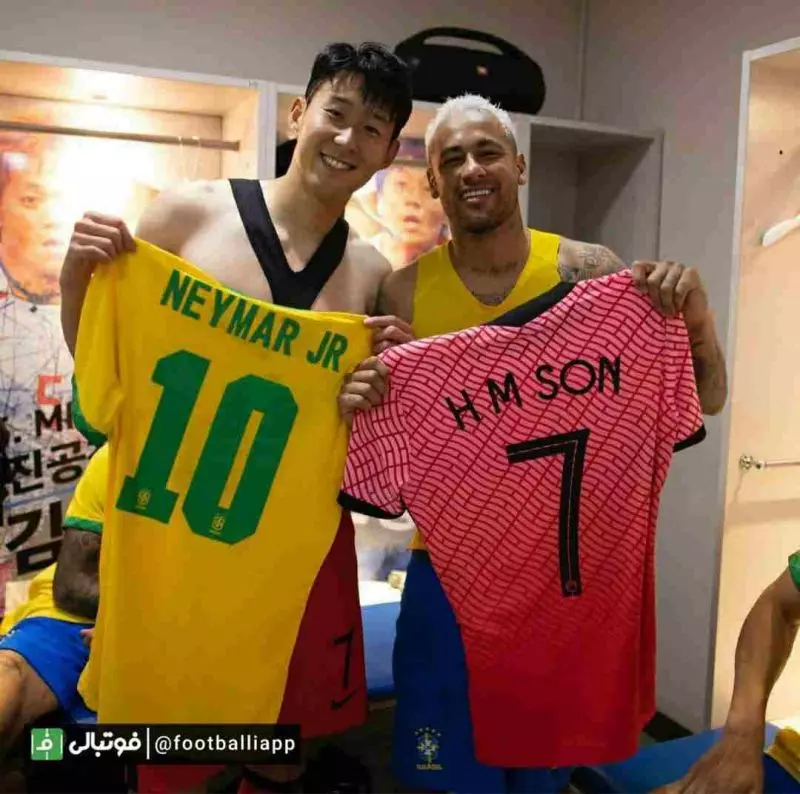 نیمار کاپیتان تیم ملی برزیل در صفحه شخصی اش عکسی از تعویض پیراهنش با سون کاپیتان تیم ملی فوتبال کره جنوبی منتشر کرد تا نشان دهد دو کاپیتان پیراهن هایشان را با هم عوض کرده اند.