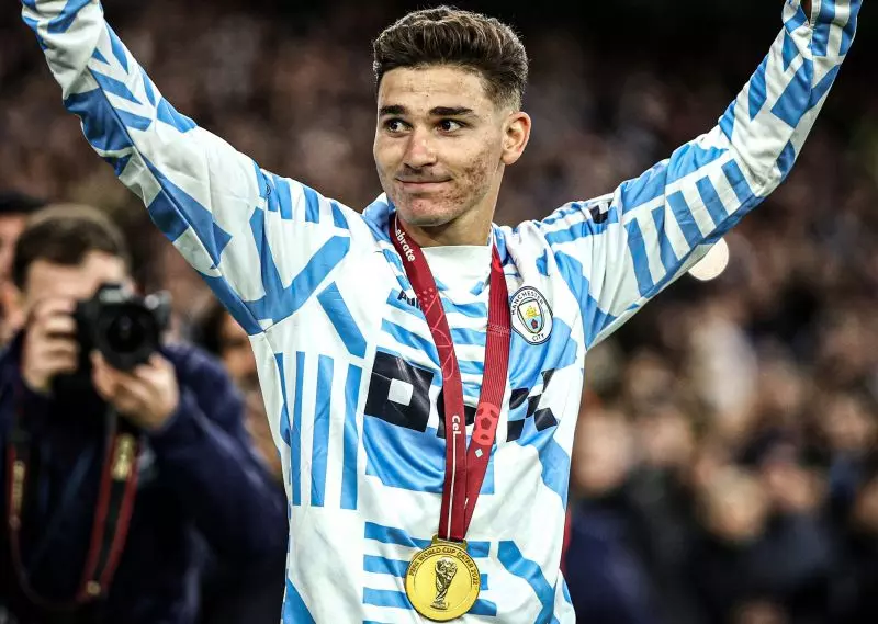 عکس؛ ستاره آرژانتینی منچسترسیتی و رونمایی از مدال قهرمانی جام جهانی