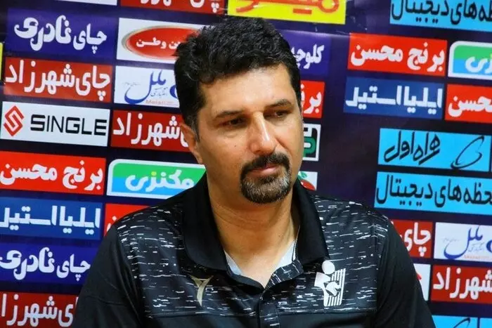 حسینی: امیدوارم بازیکنانم در اراک اشتباه نکنند/پیکان و آلومینیوم دنبال فوتبال هستند، نه حاشیه
