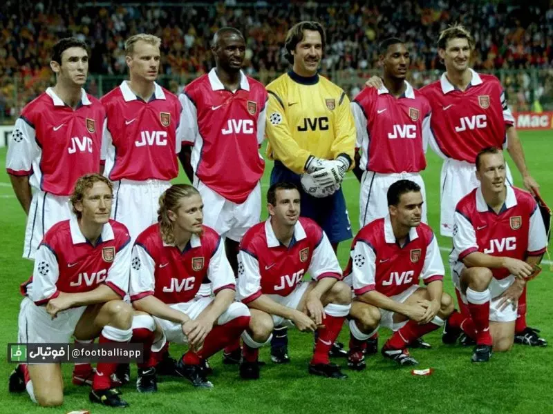 نوستالژی/ آرسنال فصل ۹۹-۱۹۹۸ با چهره هایی نظیر: تونی آدامز، دیویدسیمن، پاتریک ویرا، دنیس برگ کمپ، مارک اورمارس، امانوئل پتی و دیگر بازیکنان