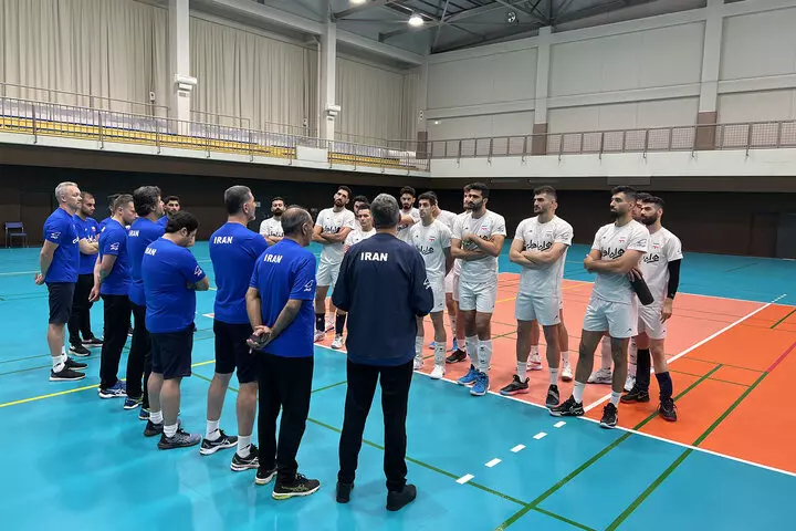تمرین سبک تیم ملی والیبال ایران پیش از بازی با ژاپن