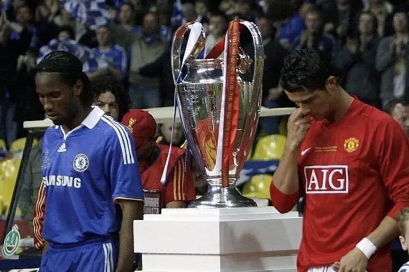 عکس؛ وقتی رونالدو و دروگبا در فینال لیگ قهرمانان اروپا به مصاف هم رفتند