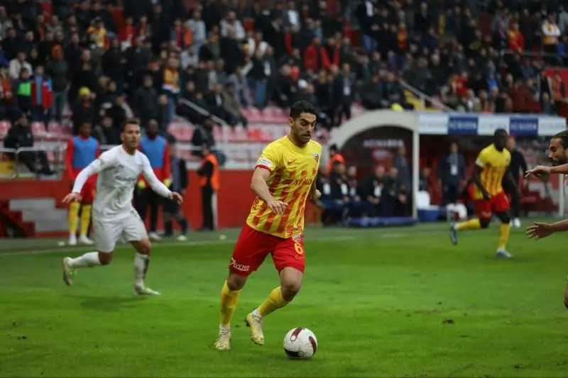 هت‌تریک علی کریمی در حضور در ترکیب منتخب هفته سوپر لیگ ترکیه