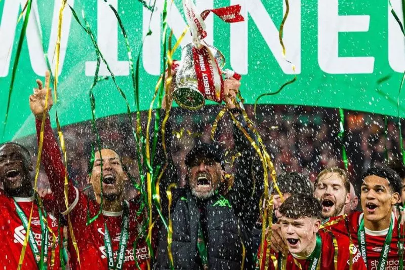 عکس؛ جشن قهرمانی لیورپول پس از فتح جام اتحادیه انگلیس