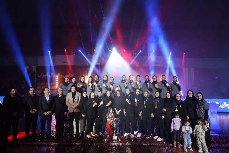 حضور وزیر ورزش و جوانان در جشن قهرمانی تیم زنان سایپا در لیگ برتر والیبال