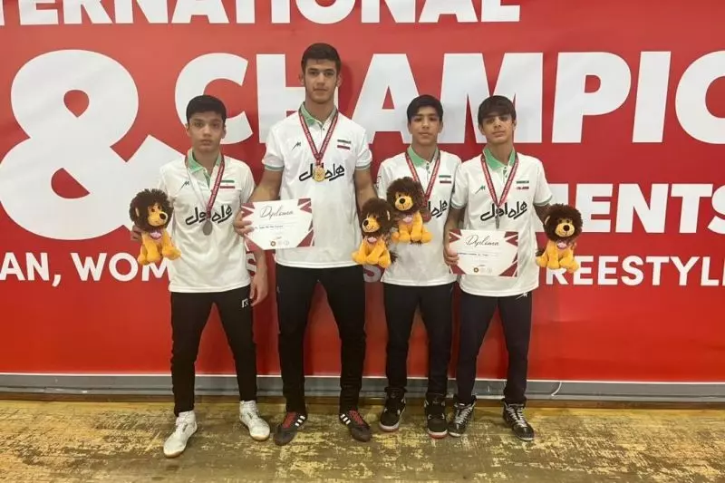 کشتی آزاد جام پیروزی| ۴ مدال رنگارنگ برای نوجوانان ایرانی