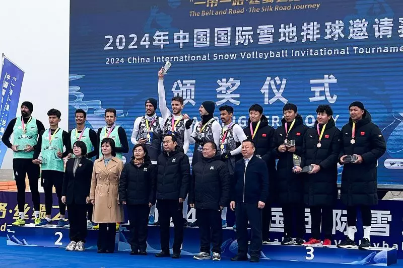 نخستین مدال برفی تاریخ والیبال ایران/ در نخستین روزهای سال برفی‌بازان نقره‌ای شدند